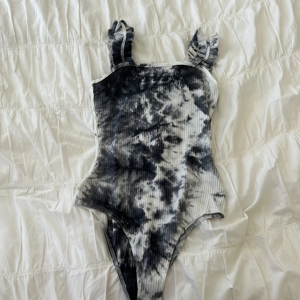 LELIS black and white tie die ribbed bodysuit